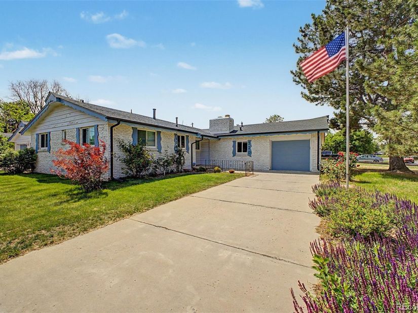 520 Iola Street, Aurora CO 80010