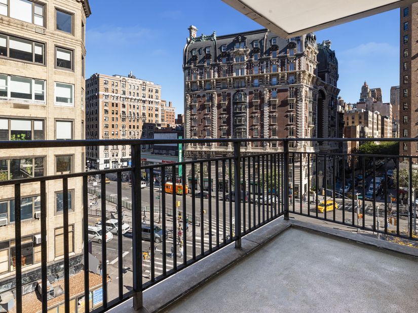 201 West 70th Street 6D, New York NY 10023
