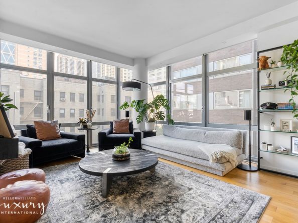 310 West 52nd Street 5J, New York NY 10019