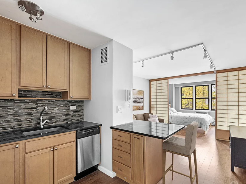 145 East 15th Street 6J, New York NY 10003