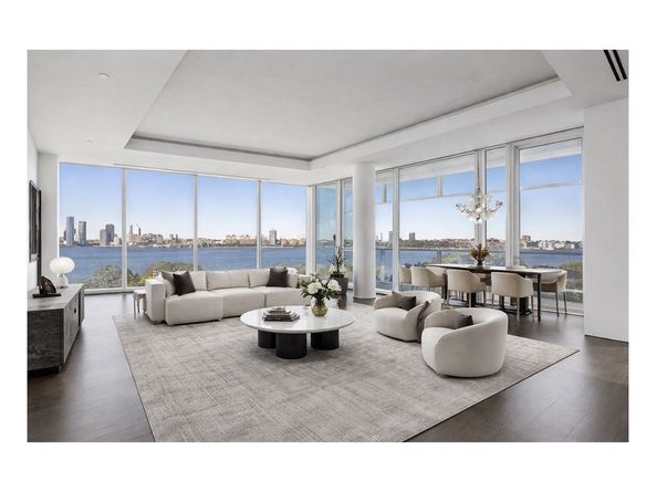 165 Charles Street 22, New York NY 10014