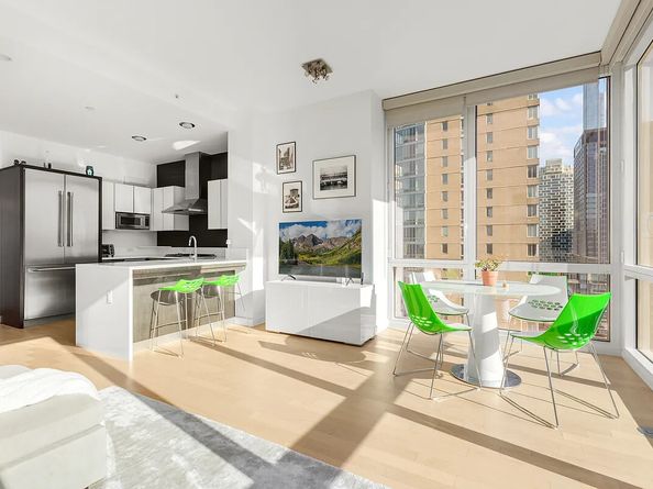 247 West 46th Street 4104, New York NY 10036