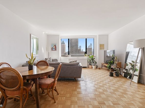 30 West 61st Street 25B, New York NY 10023