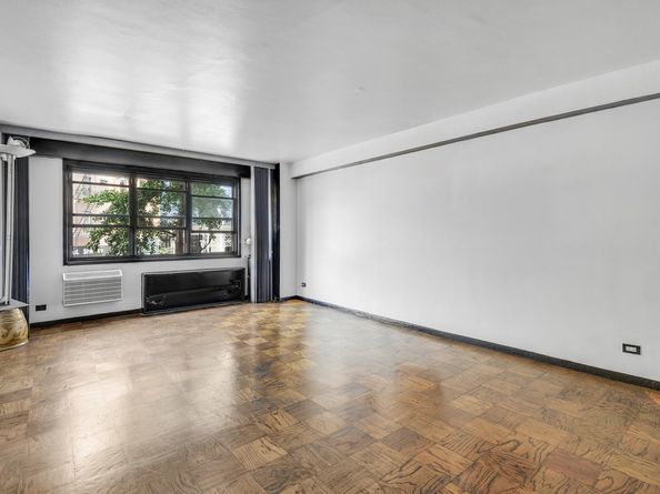 31 Jane Street 2H, New York NY 10014