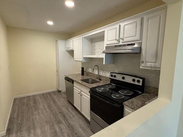 5065  Ridglea Lane  1009, Fort Worth Texas 76116