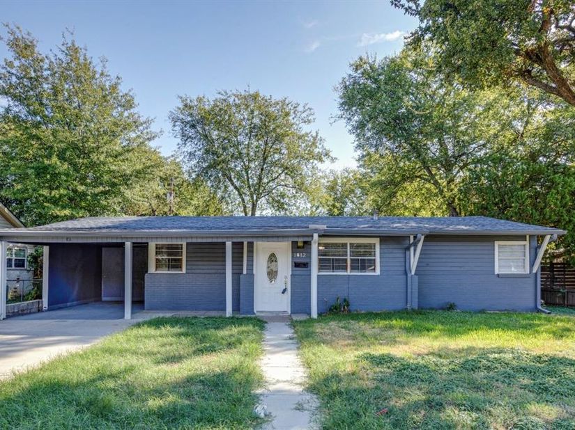 1812  Del Rancho Drive , Irving Texas 75061