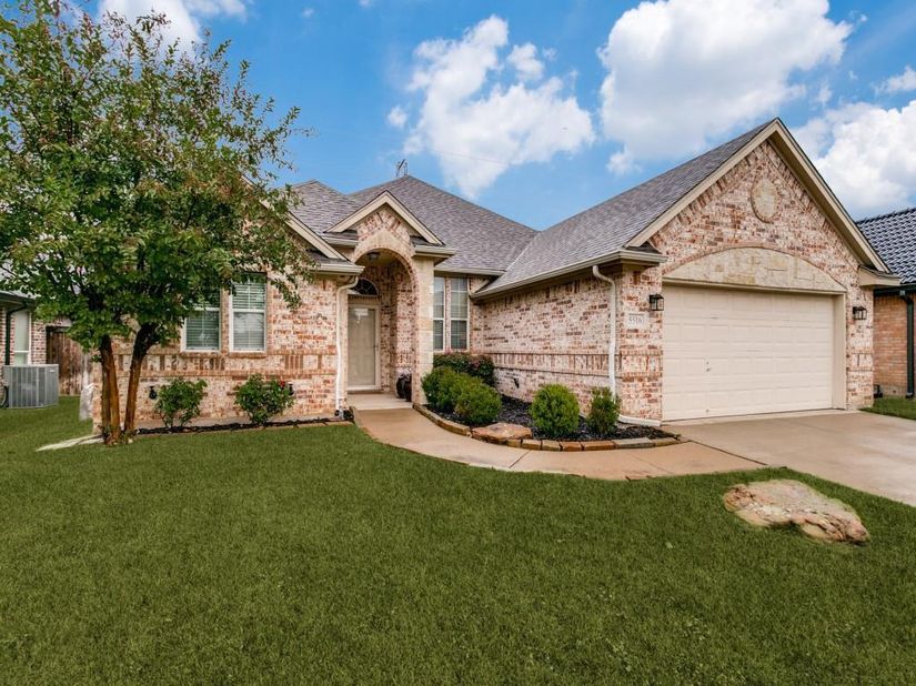 5516  Plata Lane , Benbrook Texas 76126