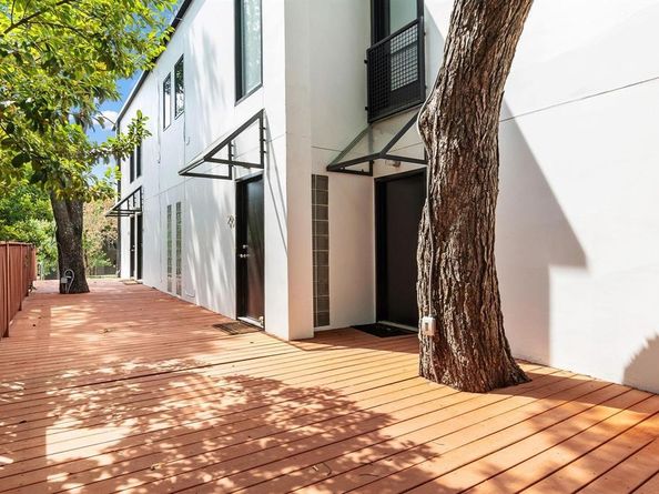 4242  Buena Vista Street  22, Dallas Texas 75205