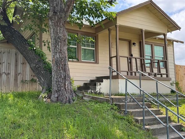 1208 E Magnolia Avenue , Fort Worth Texas 76104