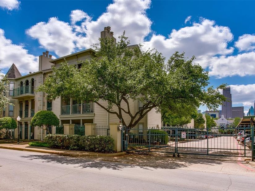 3105  San Jacinto Street  217, Dallas Texas 75204