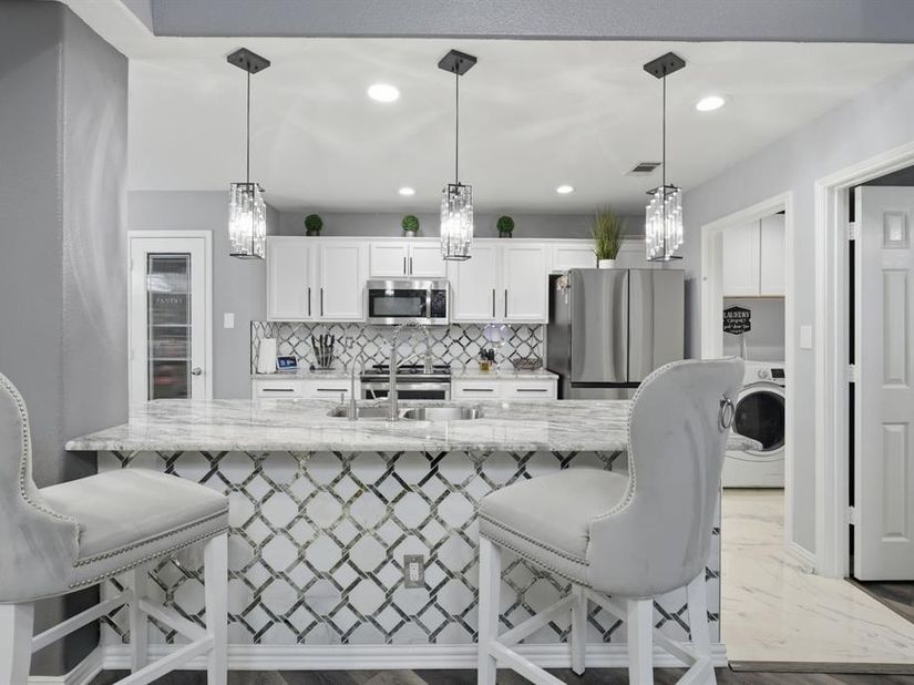 8342  Timberbrook Lane , Dallas Texas 75249