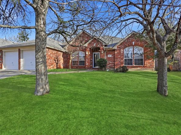 2204  Woods Edge Court , Corinth Texas 76210