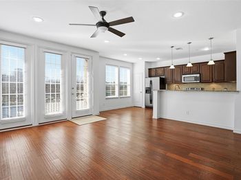 950  Henderson Street 