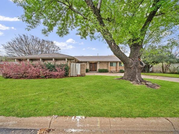 15606  Kingscrest Circle , Dallas Texas 75248