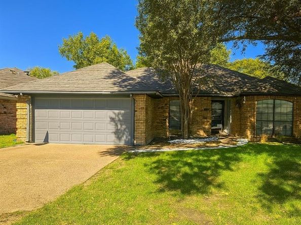 1848  Kings Canyon Circle , Fort Worth Texas 76134