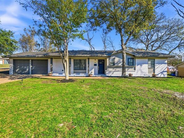 3801  Palomino Drive , Benbrook Texas 76116