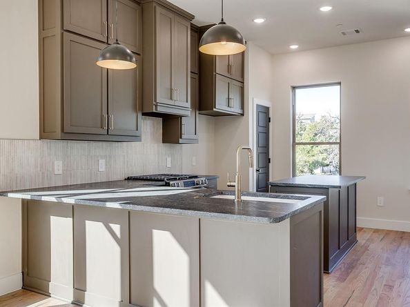 2824  Weisenberger Street  100, Fort Worth Texas 76107