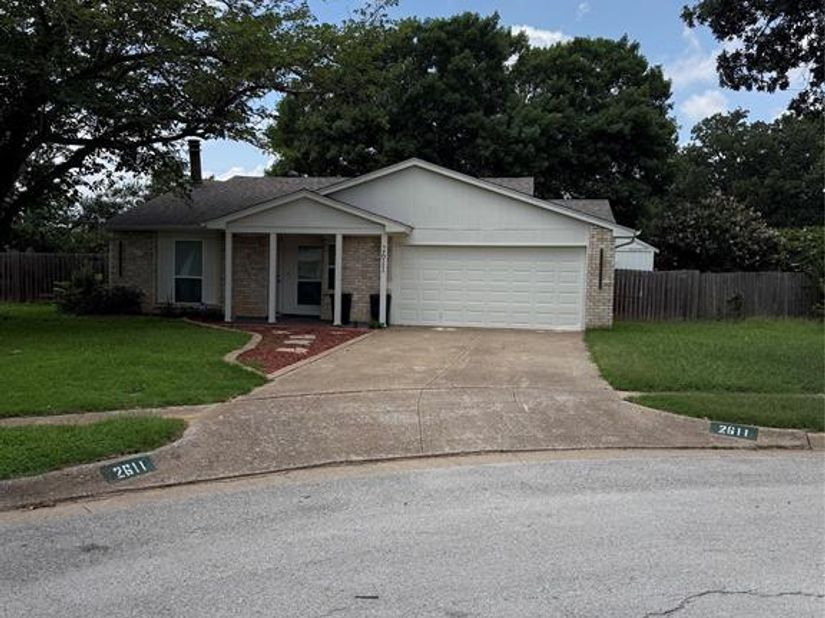 2611  Buck Trail , Euless Texas 76039