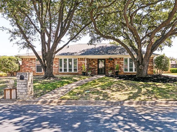 333 W Louella Drive , Hurst Texas 76054