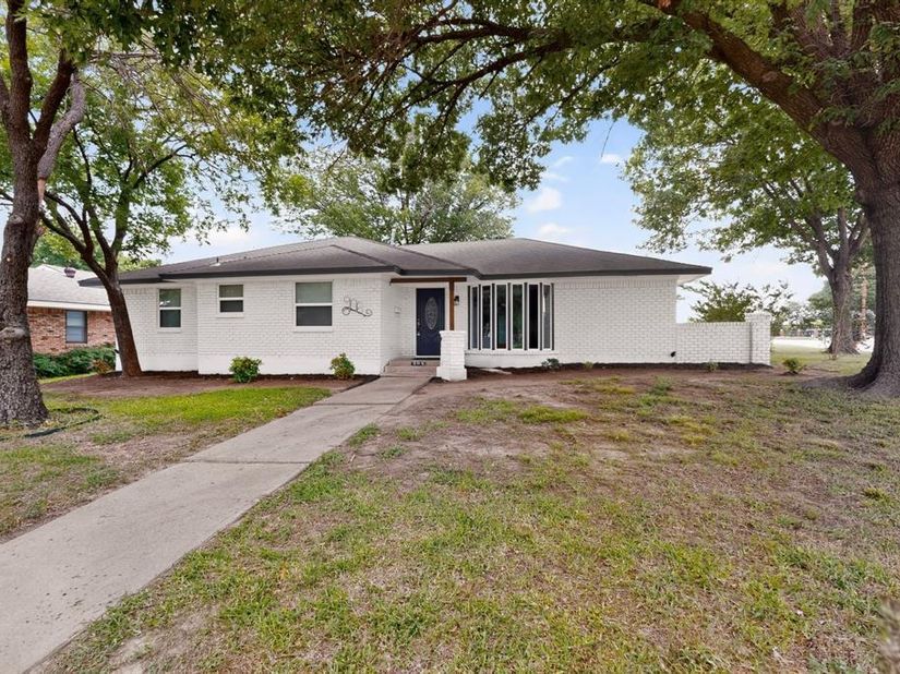 906  Pinedale Lane , Dallas Texas 75241