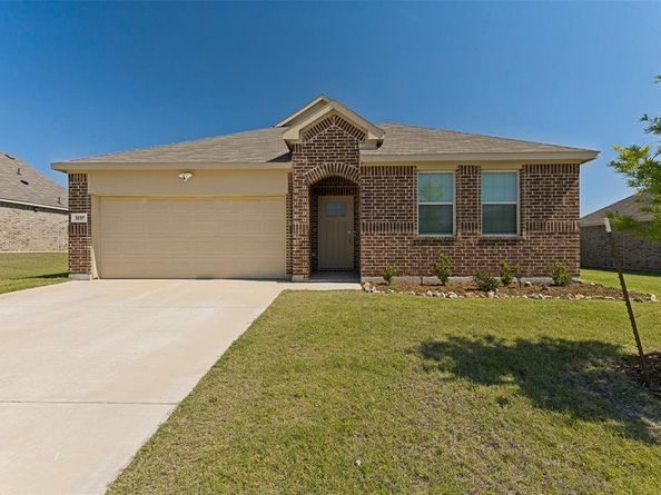 1237  Almond Road , Azle Texas 76020