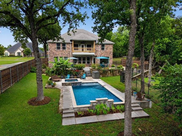 308  Familia Court , Azle Texas 76020