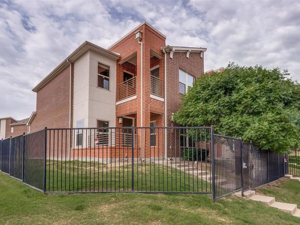 1596  Fiji Street , Dallas Texas 75203
