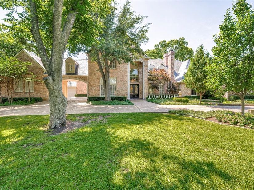 10445  Strait Lane , Dallas Texas 75229