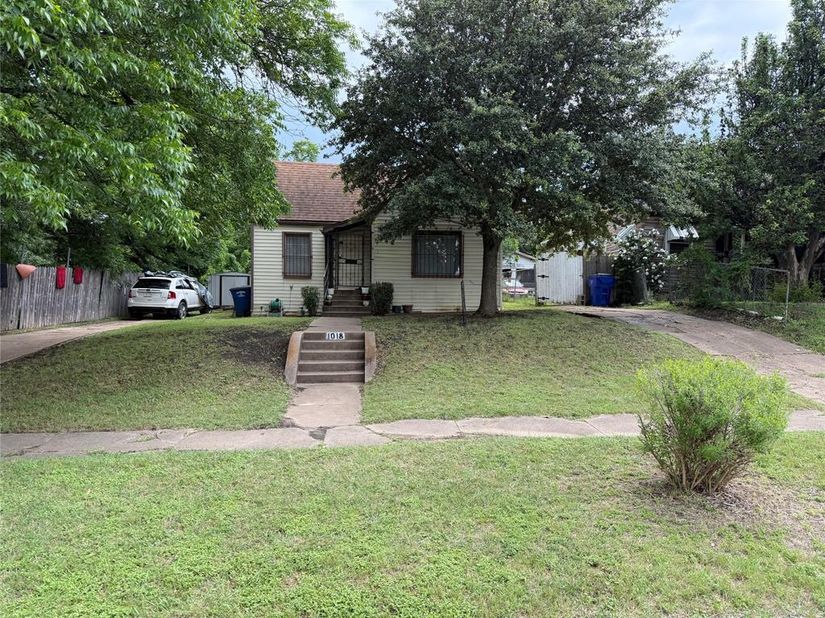 1018 E Woodin Boulevard , Dallas Texas 75216