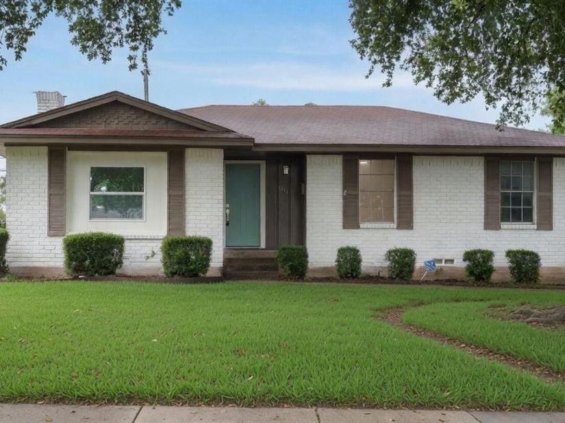 1211  Robin Glen Drive , Dallas Texas 75232