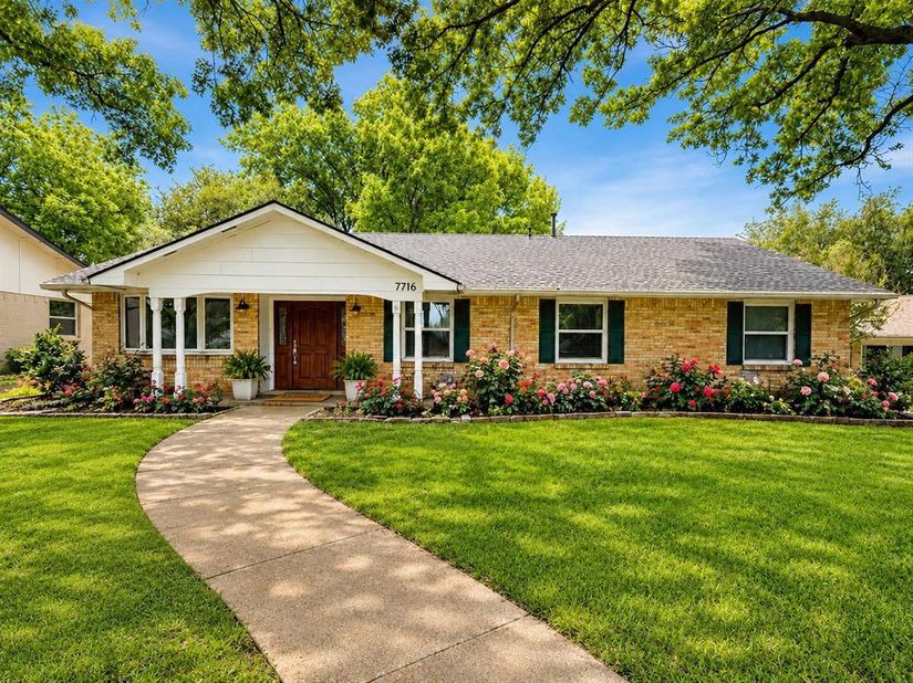 7716  El Santo Lane , Dallas Texas 75248