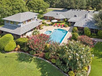 201  Oakwood Drive 
