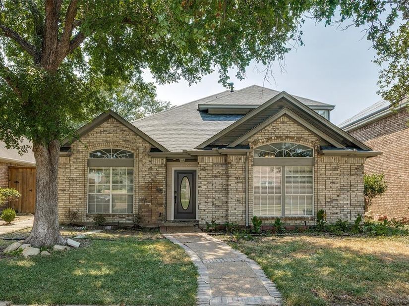 2123  Daniel Way , Carrollton Texas 75006