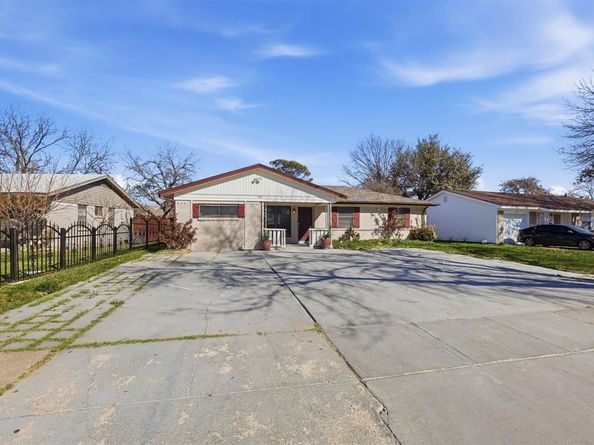 242 W Cober Drive , Grand Prairie Texas 75051