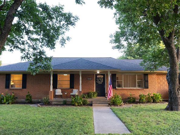 2814  Silvermeadow Lane , Corinth Texas 76210