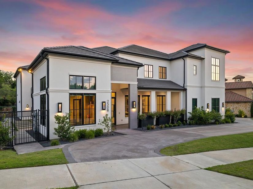2508  Silver Table Drive , Lewisville Texas 75056