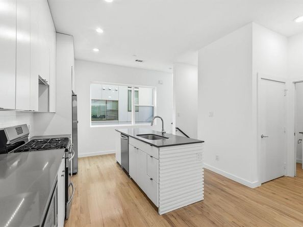 427 W 10TH Street  502, Dallas Texas 75208