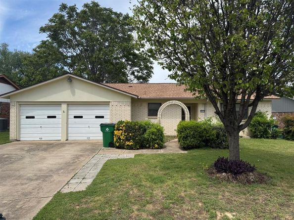 5633  Macdougall Drive , Haltom City Texas 76148