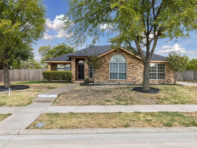 7048  Sample Drive , The Colony Texas 75056