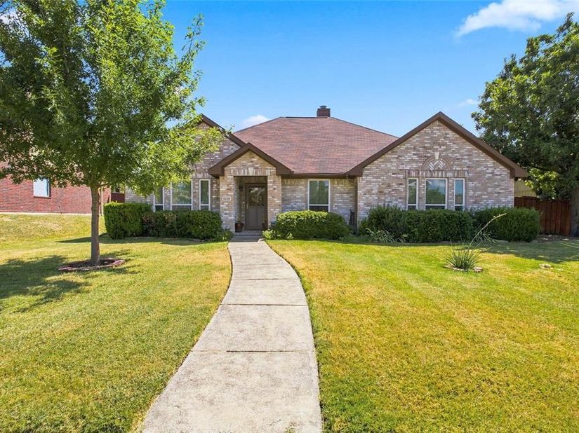 1230  Tralee Lane , Garland Texas 75044