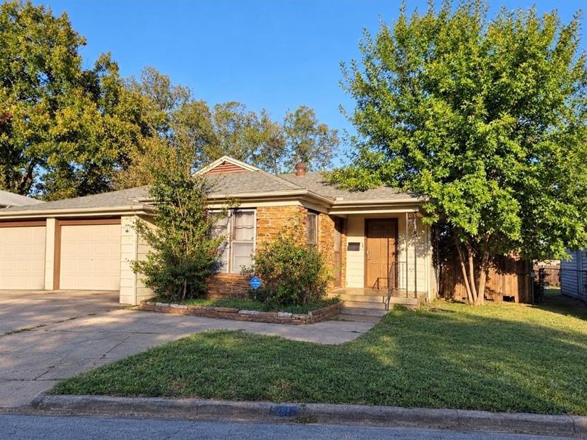 2513  Roseland Street , Fort Worth Texas 76103