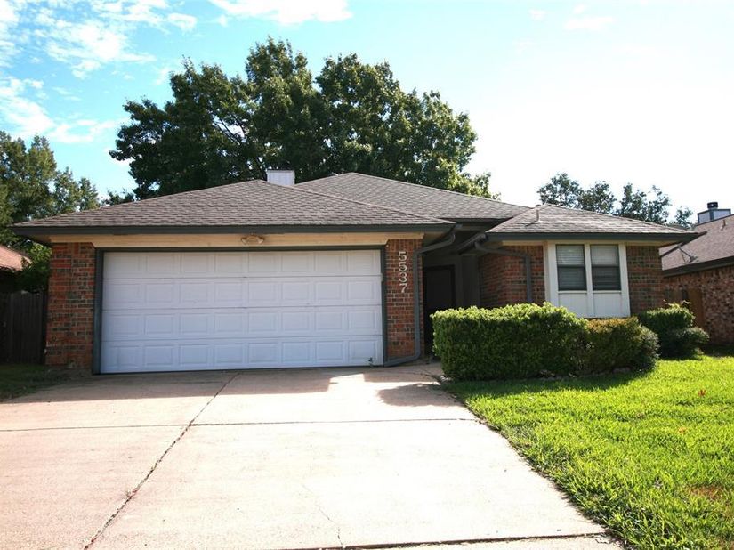 5537  Silver Maple Drive , Arlington Texas 76018