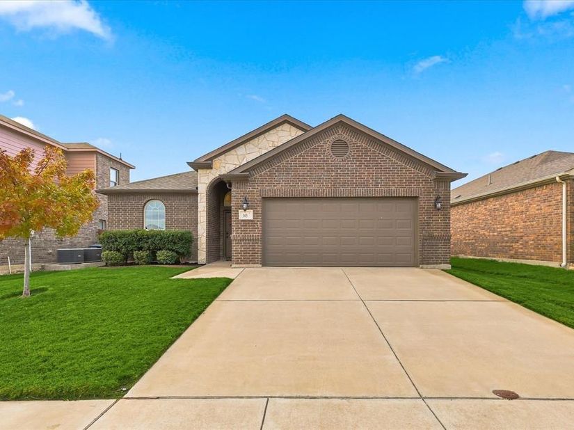 305  Emerald Creek Drive , Fort Worth Texas 76131