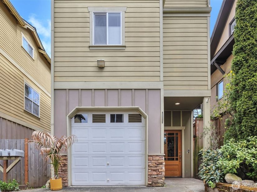 2221 E Spruce Street, Seattle WA 98122