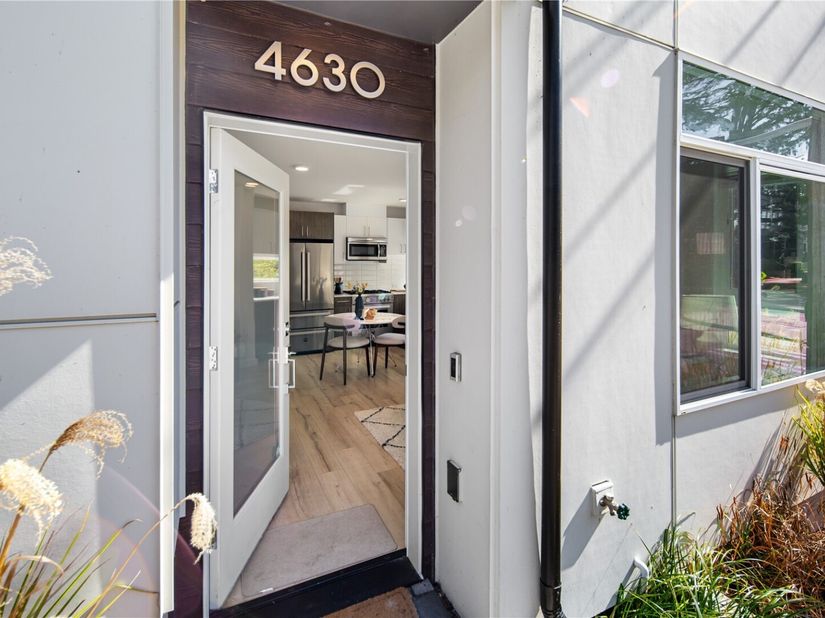 4630 Linden Avenue N, Seattle WA 98103