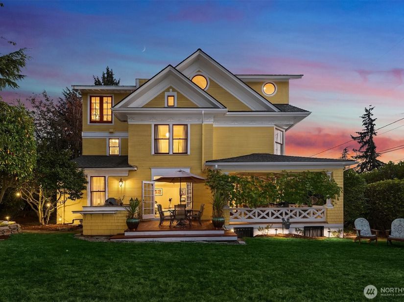 726 12th Avenue E, Seattle WA 98102