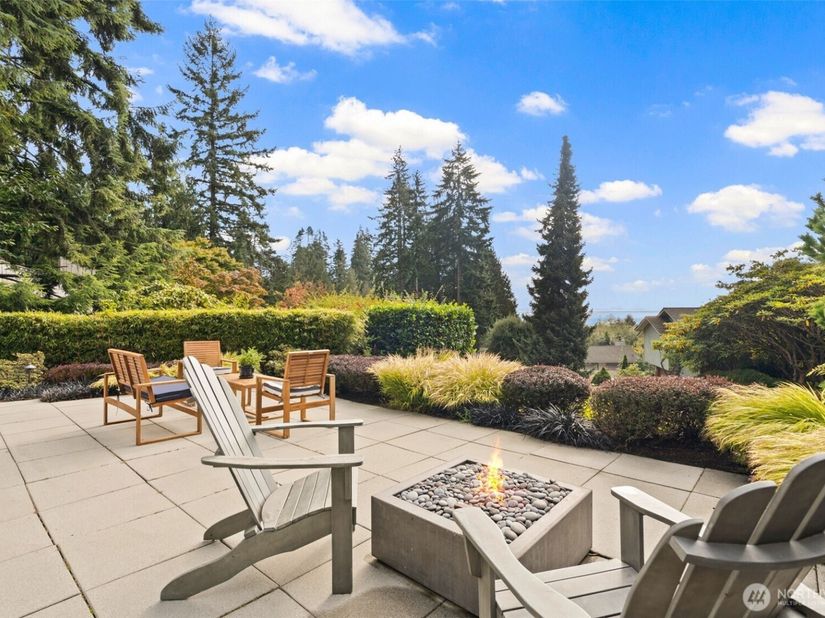 9796 NE Murden Cove Drive, Bainbridge Island WA 98110