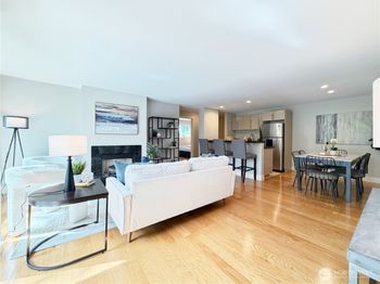 731 Broadway E