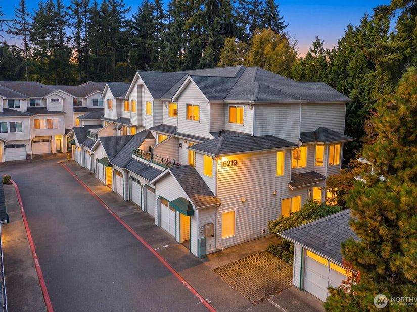 16219 Northup Way C201, Bellevue WA 98008