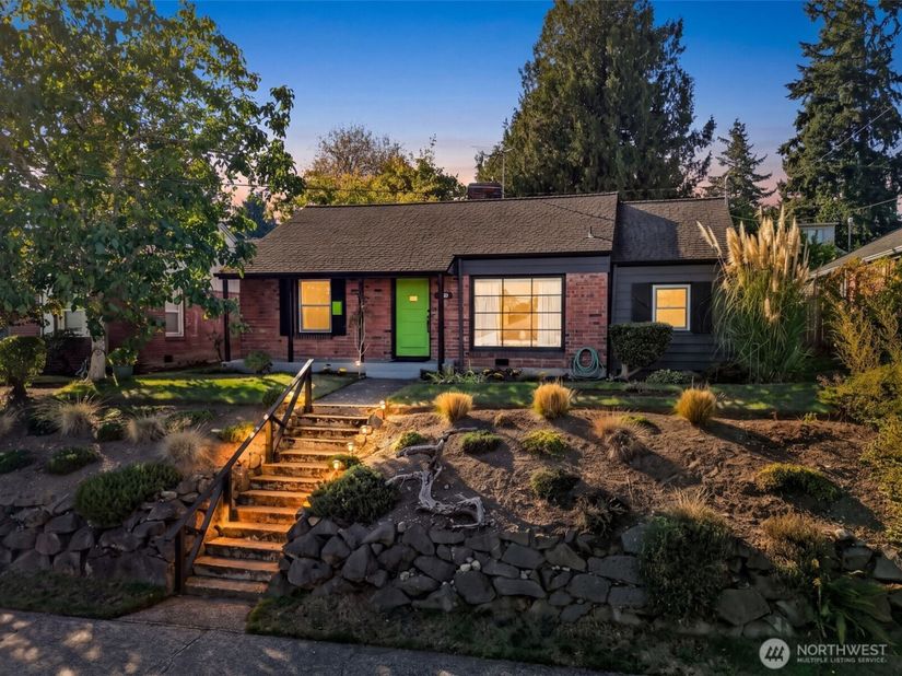 6251 37th Avenue NE, Seattle WA 98115